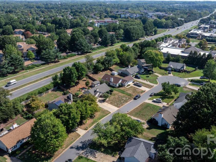 16522 Glenfurness Drive, Huntersville, NC 28078.  MLS# CAR4419979, YatesRealty ID 51974. 