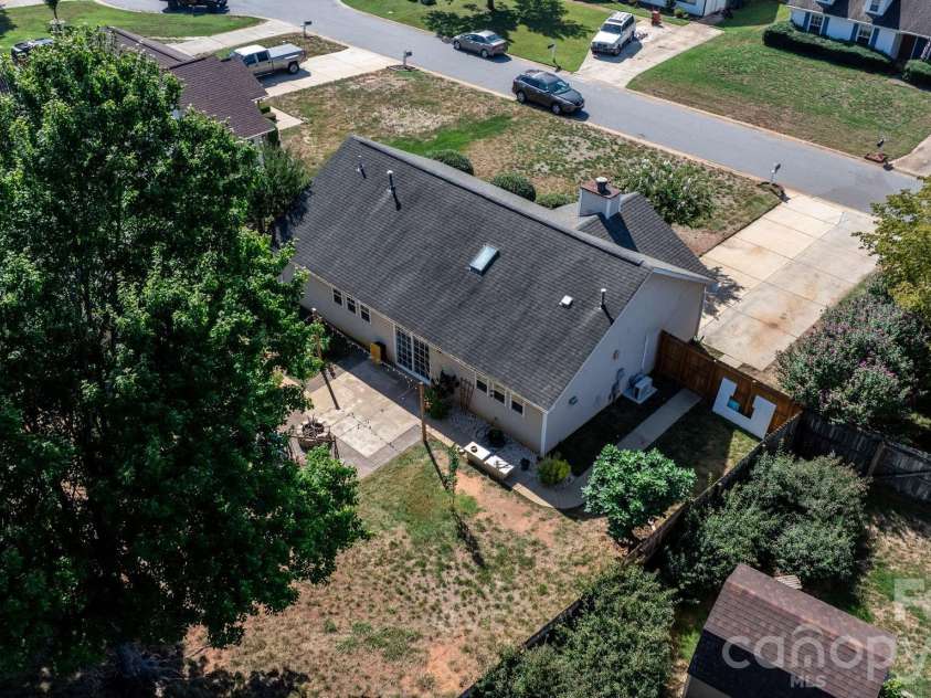 16522 Glenfurness Drive, Huntersville, NC 28078.  MLS# CAR4419979, YatesRealty ID 51974. 