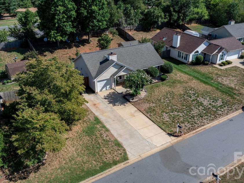 16522 Glenfurness Drive, Huntersville, NC 28078.  MLS# CAR4419979, YatesRealty ID 51974. 