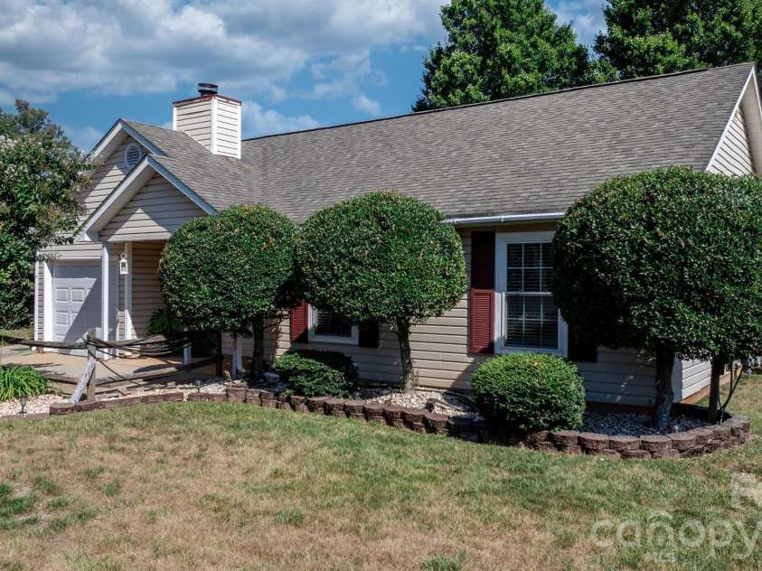 16522 Glenfurness Drive, Huntersville, NC 28078.  MLS# CAR4419979, YatesRealty ID 51974. 