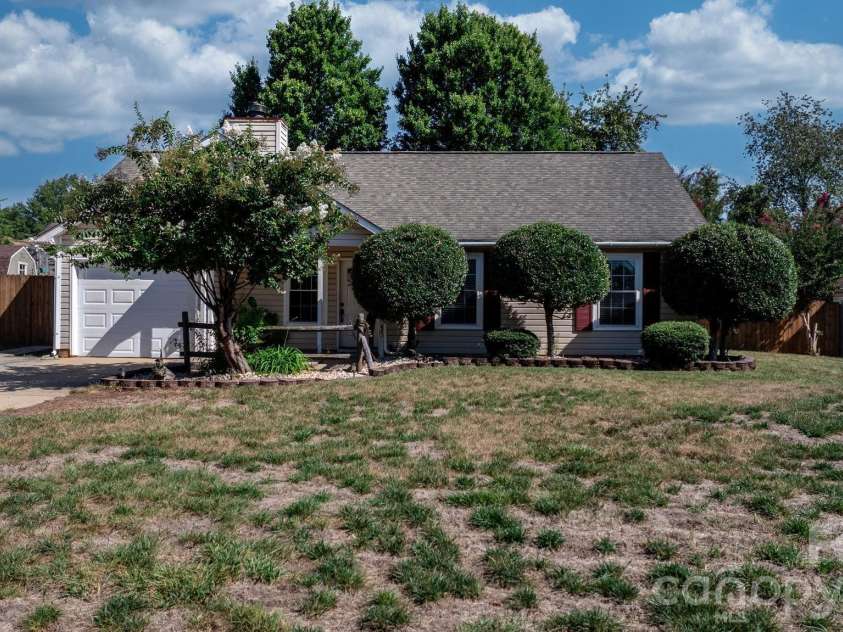 16522 Glenfurness Drive, Huntersville, NC 28078.  MLS# CAR4419979, YatesRealty ID 51974. 