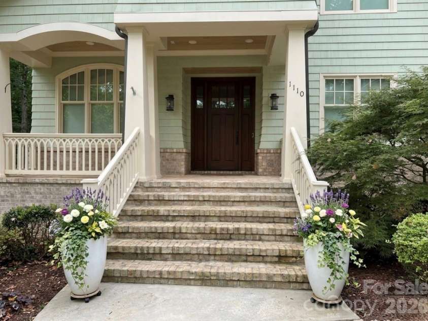 1110 Reamoor Drive, Waxhaw, NC 28173.  MLS# CAR4374459, YatesRealty ID 51975. 