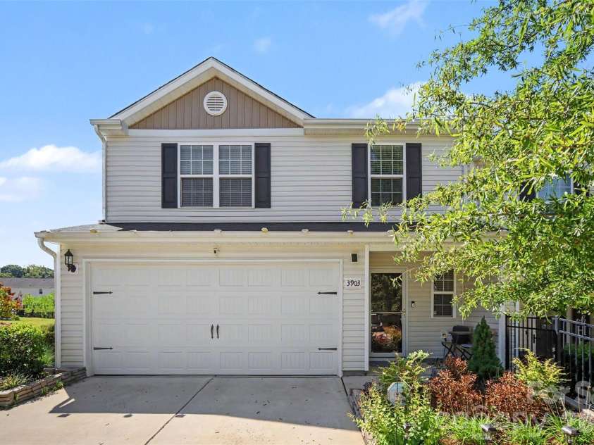 3903 Rosfield Drive, Charlotte, NC 28214.  MLS# CAR4416012, YatesRealty ID 51977. 