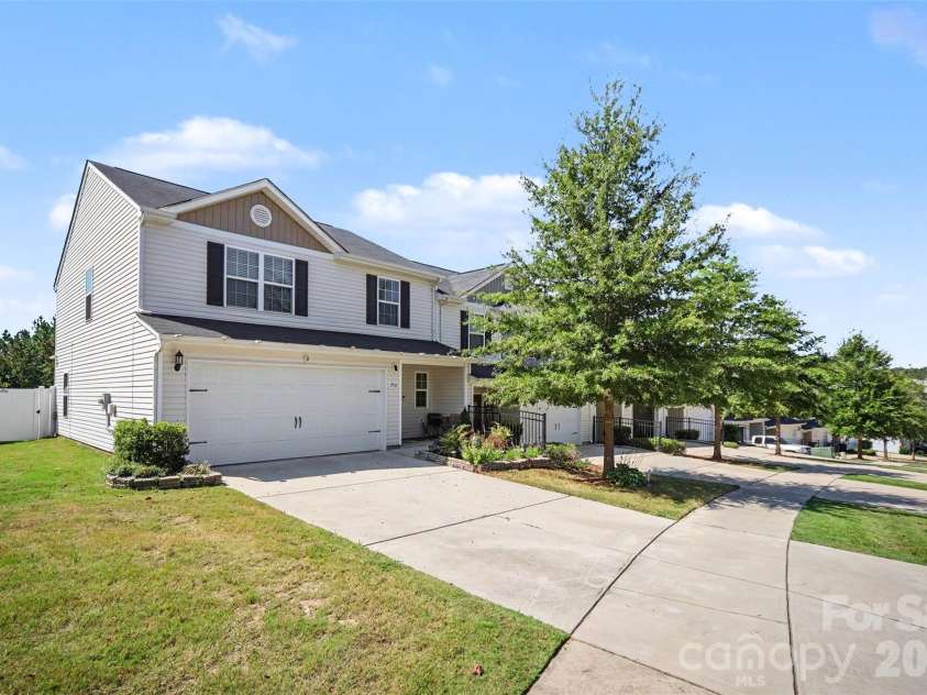 3903 Rosfield Drive, Charlotte, NC 28214.  MLS# CAR4416012, YatesRealty ID 51977. 
