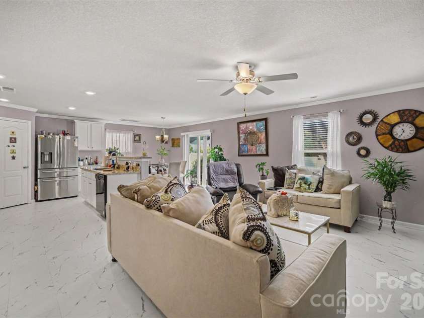 3903 Rosfield Drive, Charlotte, NC 28214.  MLS# CAR4416012, YatesRealty ID 51977. 