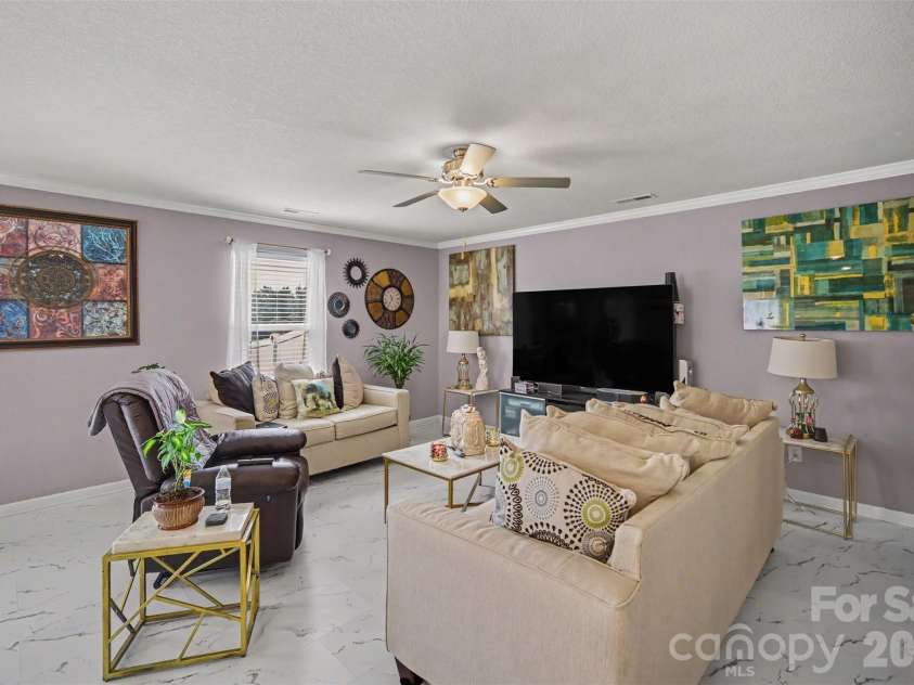 3903 Rosfield Drive, Charlotte, NC 28214.  MLS# CAR4416012, YatesRealty ID 51977. 