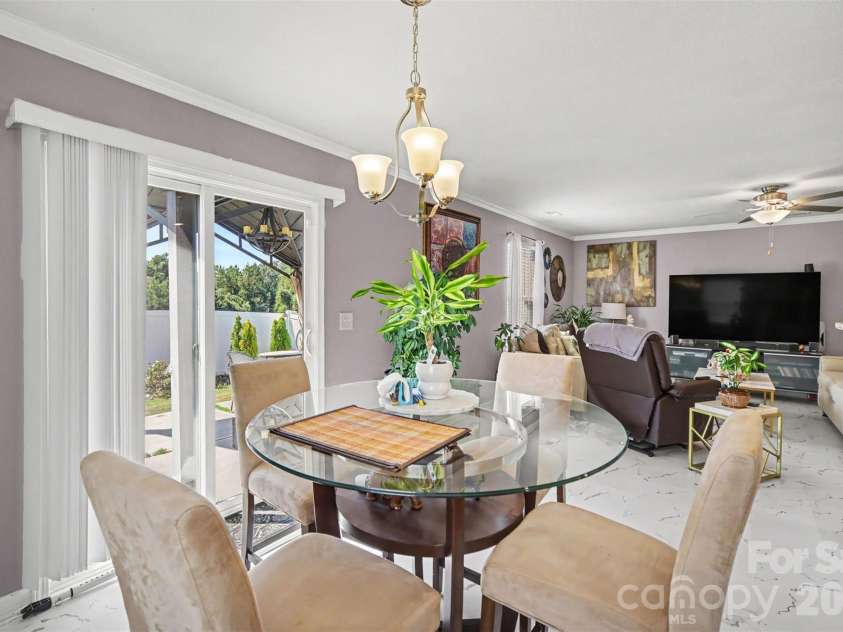 3903 Rosfield Drive, Charlotte, NC 28214.  MLS# CAR4416012, YatesRealty ID 51977. 