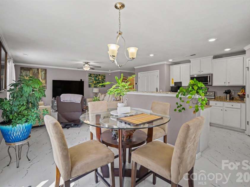 3903 Rosfield Drive, Charlotte, NC 28214.  MLS# CAR4416012, YatesRealty ID 51977. 