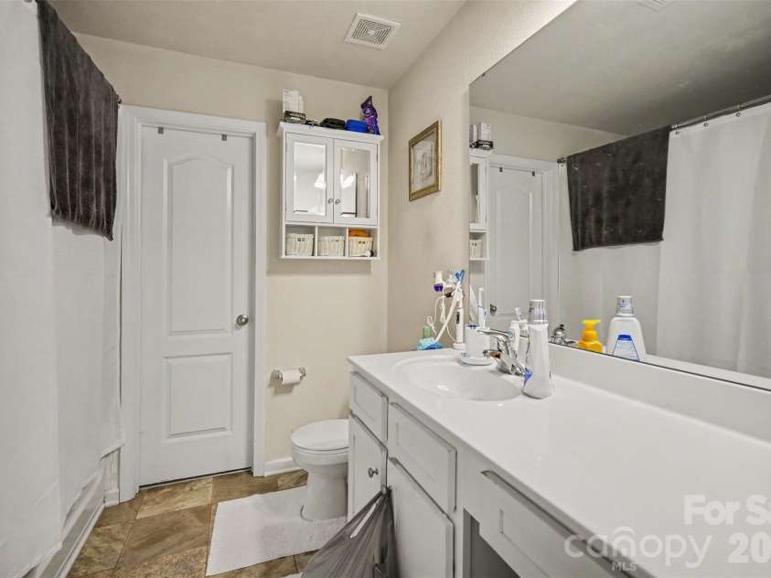 3903 Rosfield Drive, Charlotte, NC 28214.  MLS# CAR4416012, YatesRealty ID 51977. 