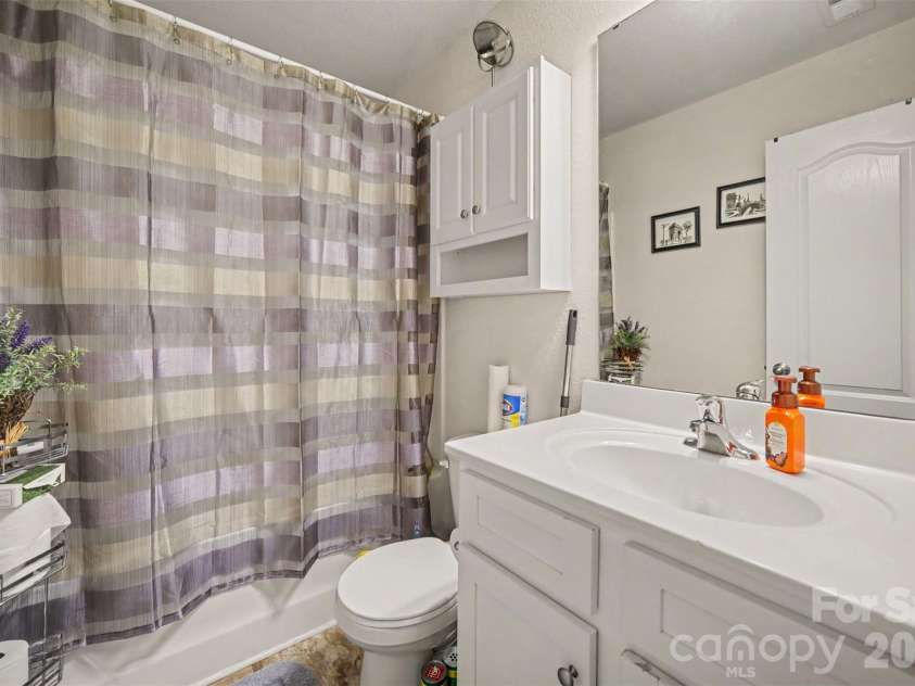 3903 Rosfield Drive, Charlotte, NC 28214.  MLS# CAR4416012, YatesRealty ID 51977. 