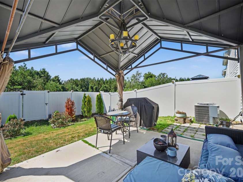 3903 Rosfield Drive, Charlotte, NC 28214.  MLS# CAR4416012, YatesRealty ID 51977. 