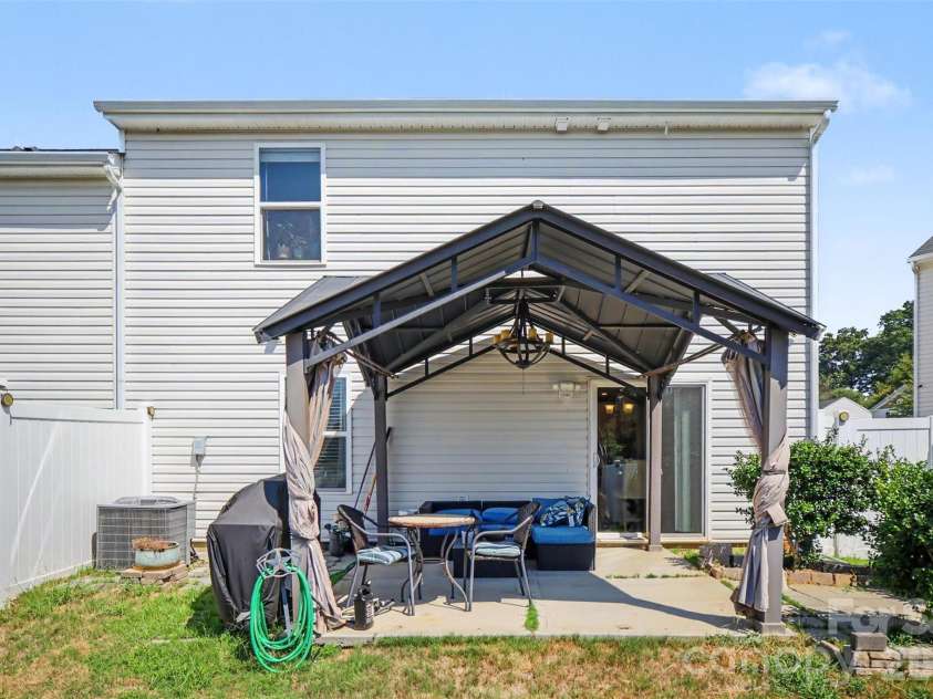 3903 Rosfield Drive, Charlotte, NC 28214.  MLS# CAR4416012, YatesRealty ID 51977. 