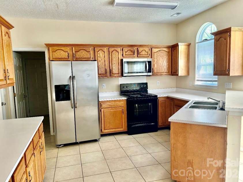 10514 Old Bridge Lane, Charlotte, NC 28269.  MLS# CAR4426525, YatesRealty ID 51978. 