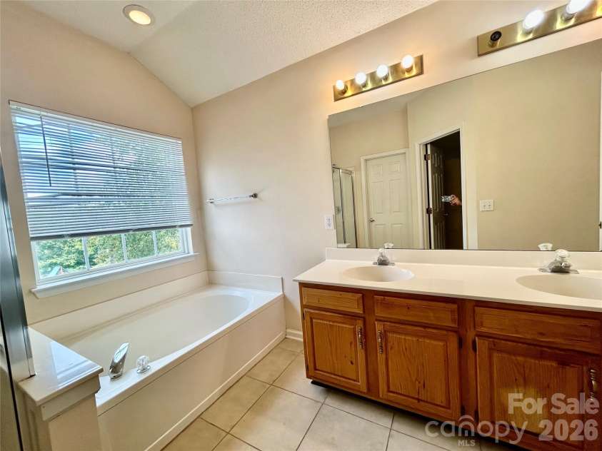 10514 Old Bridge Lane, Charlotte, NC 28269.  MLS# CAR4426525, YatesRealty ID 51978. 