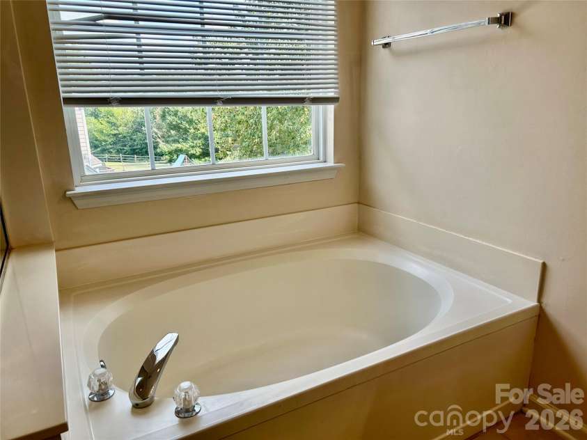 10514 Old Bridge Lane, Charlotte, NC 28269.  MLS# CAR4426525, YatesRealty ID 51978. 