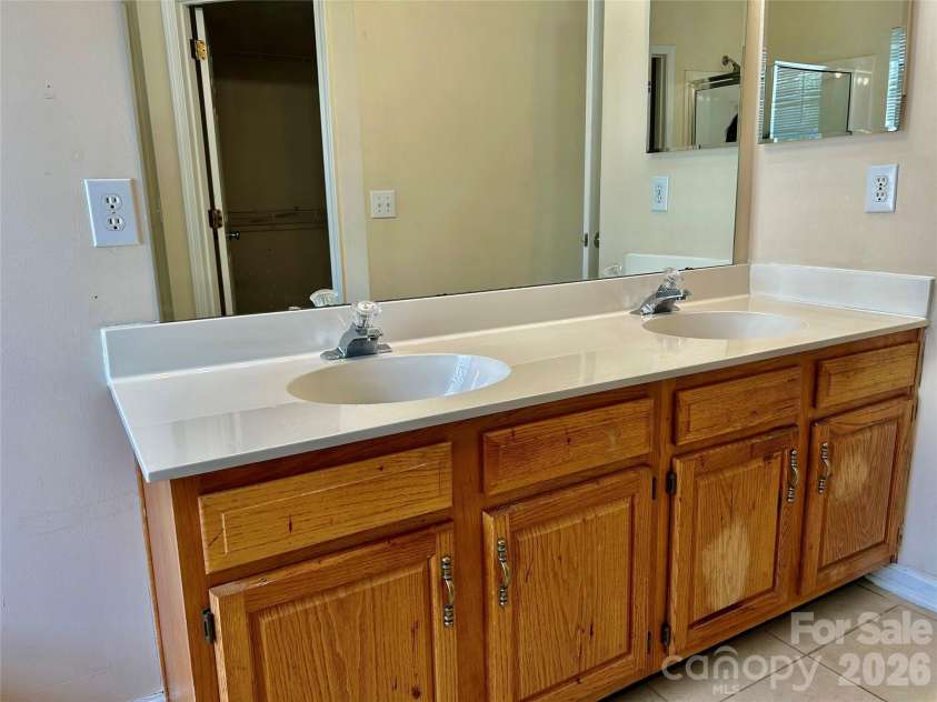 10514 Old Bridge Lane, Charlotte, NC 28269.  MLS# CAR4426525, YatesRealty ID 51978. 