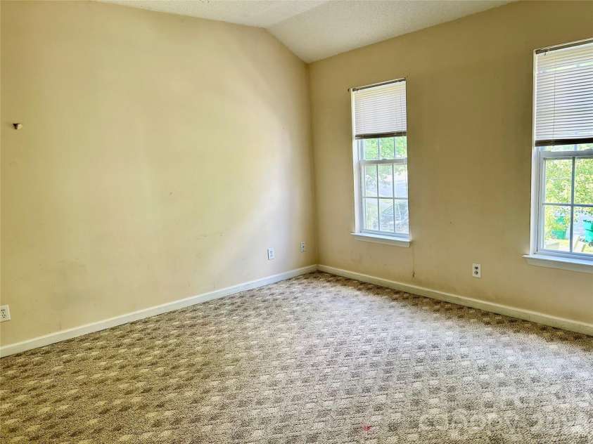 10514 Old Bridge Lane, Charlotte, NC 28269.  MLS# CAR4426525, YatesRealty ID 51978. 