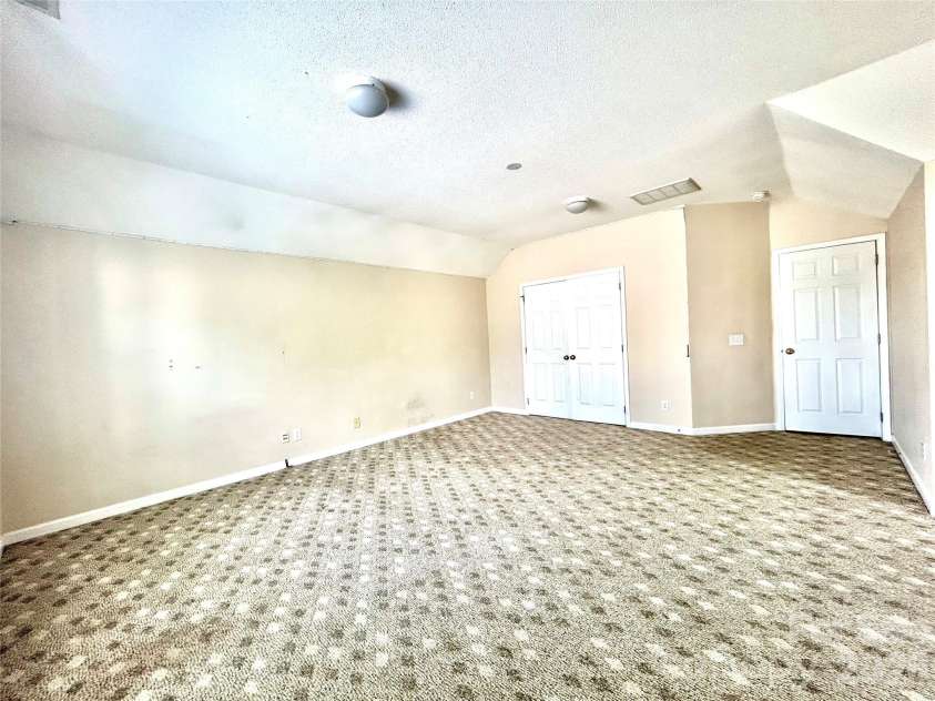 10514 Old Bridge Lane, Charlotte, NC 28269.  MLS# CAR4426525, YatesRealty ID 51978. 