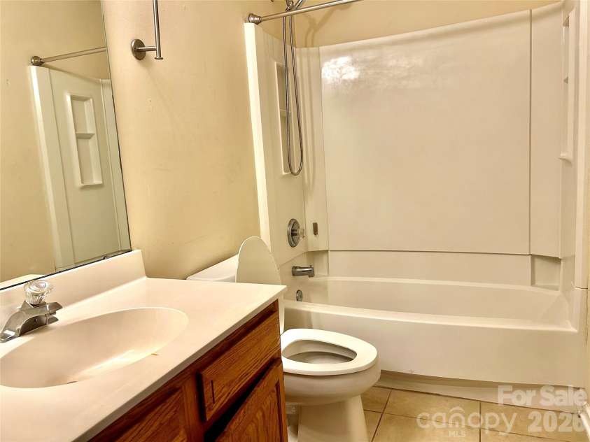 10514 Old Bridge Lane, Charlotte, NC 28269.  MLS# CAR4426525, YatesRealty ID 51978. 