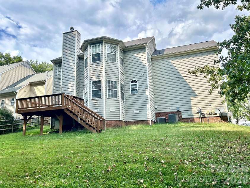 10514 Old Bridge Lane, Charlotte, NC 28269.  MLS# CAR4426525, YatesRealty ID 51978. 