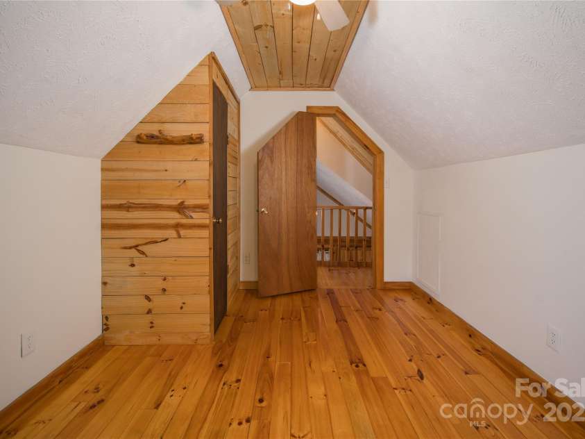 348 Laurelwood Lane, Boone, NC 28607.  MLS# CAR4165444, YatesRealty ID 5198. 