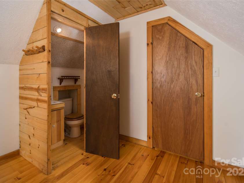 348 Laurelwood Lane, Boone, NC 28607.  MLS# CAR4165444, YatesRealty ID 5198. 