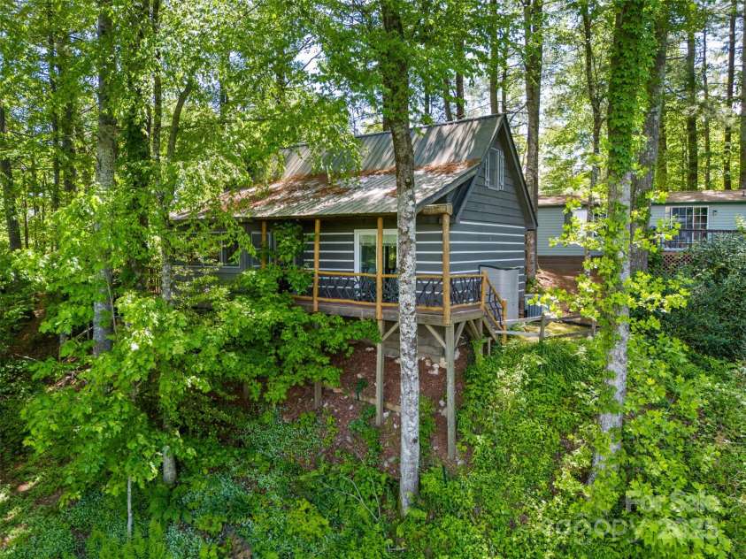 348 Laurelwood Lane, Boone, NC 28607.  MLS# CAR4165444, YatesRealty ID 5198. 