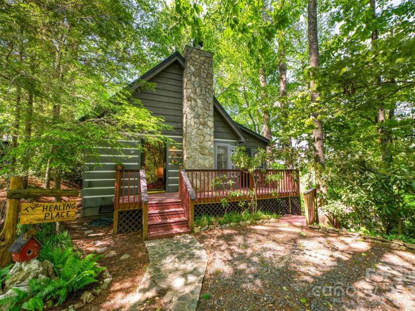 348 Laurelwood Lane, Boone, NC 28607.  MLS# CAR4165444, YatesRealty ID 5198. 