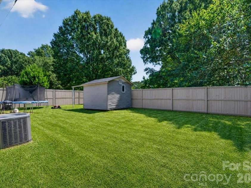 8006 Sheringham Way, Charlotte, NC 28227.  MLS# CAR4422467, YatesRealty ID 51980. 