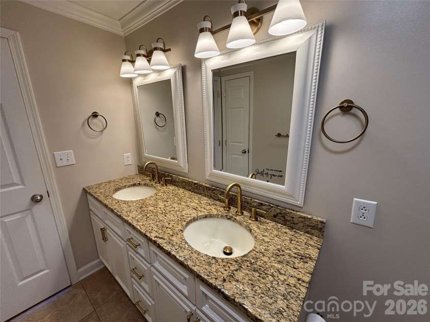 1332 Torrence Circle, Davidson, NC 28036.  MLS# CAR4422465, YatesRealty ID 51983. Primary bathroom