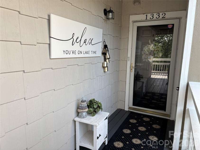 1332 Torrence Circle, Davidson, NC 28036.  MLS# CAR4422465, YatesRealty ID 51983. Relax you are on Lake Time!!!