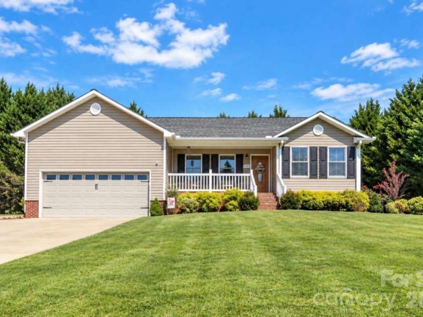 3209 Timothy Lane, Lincolnton, NC 28092.  MLS# CAR4424486, YatesRealty ID 51985. 