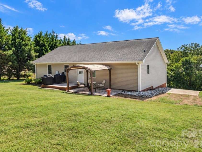 3209 Timothy Lane, Lincolnton, NC 28092.  MLS# CAR4424486, YatesRealty ID 51985. 