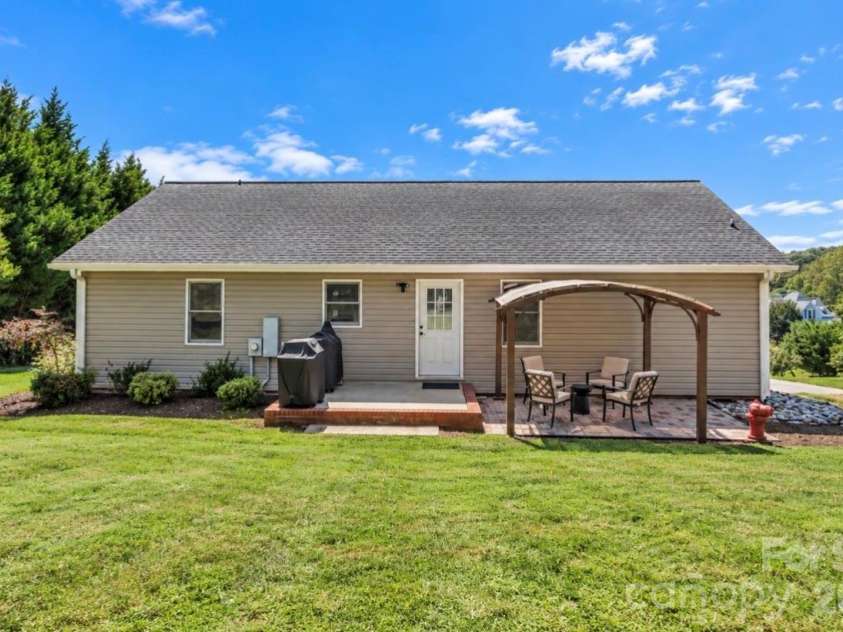 3209 Timothy Lane, Lincolnton, NC 28092.  MLS# CAR4424486, YatesRealty ID 51985. 
