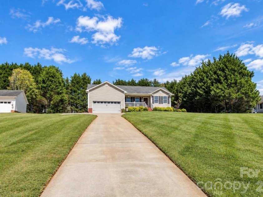 3209 Timothy Lane, Lincolnton, NC 28092.  MLS# CAR4424486, YatesRealty ID 51985. 