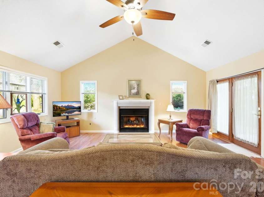310 Robertson Street, Burnsville, NC 28714.  MLS# CAR4424794, YatesRealty ID 51987. 