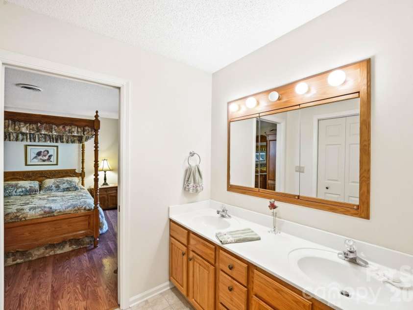310 Robertson Street, Burnsville, NC 28714.  MLS# CAR4424794, YatesRealty ID 51987. 