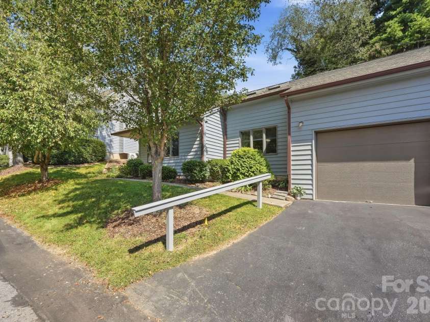 310 Robertson Street, Burnsville, NC 28714.  MLS# CAR4424794, YatesRealty ID 51987. 
