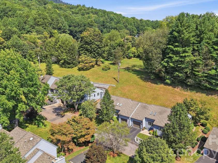 310 Robertson Street, Burnsville, NC 28714.  MLS# CAR4424794, YatesRealty ID 51987. 