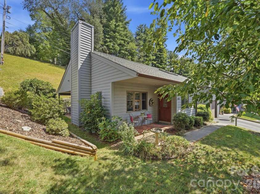 310 Robertson Street, Burnsville, NC 28714.  MLS# CAR4424794, YatesRealty ID 51987. 