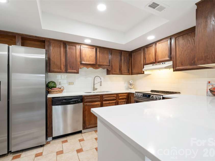 11121 Sevilla Court, Charlotte, NC 28226.  MLS# CAR4329705, YatesRealty ID 5199. 