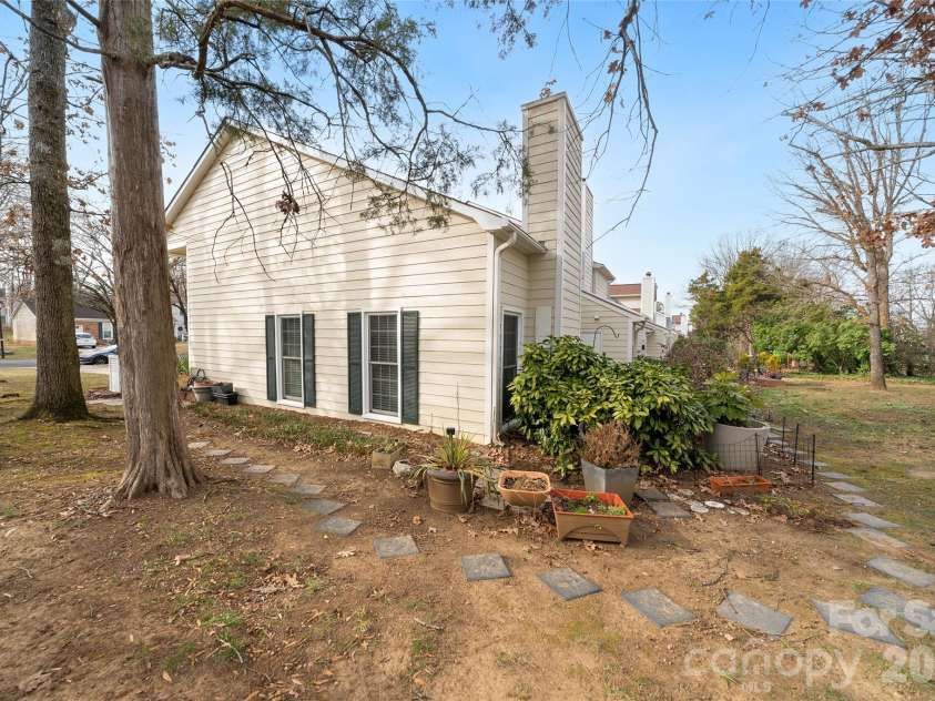 11121 Sevilla Court, Charlotte, NC 28226.  MLS# CAR4329705, YatesRealty ID 5199. 