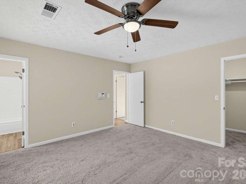 3725 Larkhaven Village Drive, Charlotte, NC 28215.  MLS# CAR4426530, YatesRealty ID 51992. 