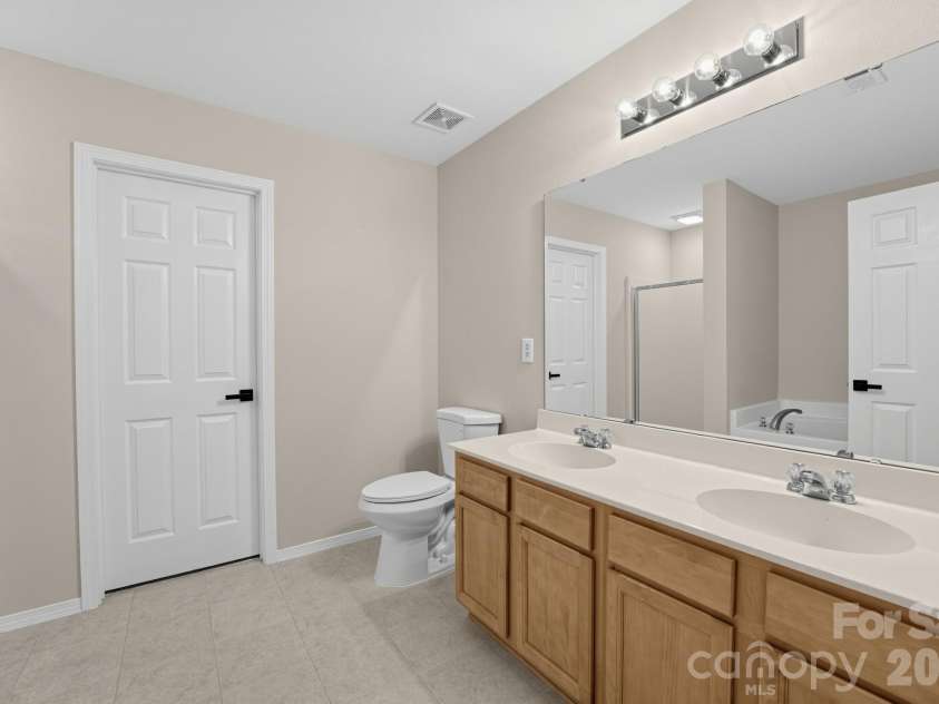 3725 Larkhaven Village Drive, Charlotte, NC 28215.  MLS# CAR4426530, YatesRealty ID 51992. 