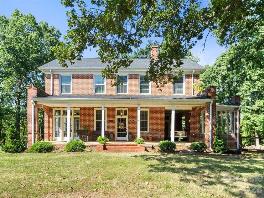 2510 Shelton Avenue, Statesville, NC 28677.  MLS# CAR4424751, YatesRealty ID 51995. 