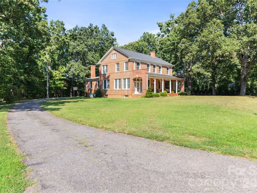 2510 Shelton Avenue, Statesville, NC 28677.  MLS# CAR4424751, YatesRealty ID 51995. 