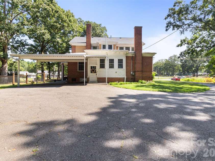 2510 Shelton Avenue, Statesville, NC 28677.  MLS# CAR4424751, YatesRealty ID 51995. 