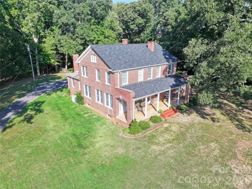 2510 Shelton Avenue, Statesville, NC 28677.  MLS# CAR4424751, YatesRealty ID 51995. 
