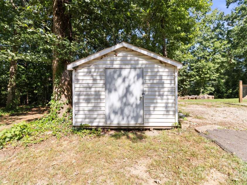 2510 Shelton Avenue, Statesville, NC 28677.  MLS# CAR4424751, YatesRealty ID 51995. 