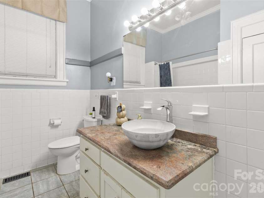 2510 Shelton Avenue, Statesville, NC 28677.  MLS# CAR4424751, YatesRealty ID 51995. Full bath on main level